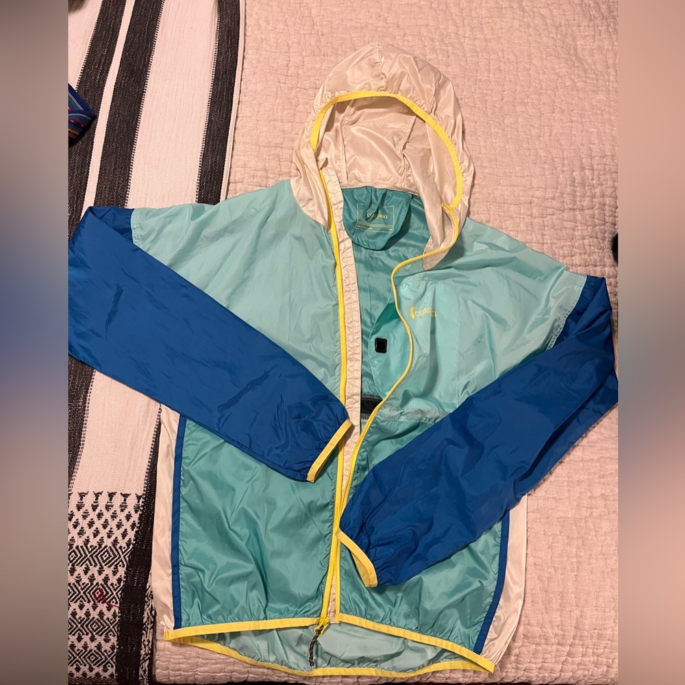 Cotopaxi Teca Windbreaker Light blue/blue/white/yellow women’s small